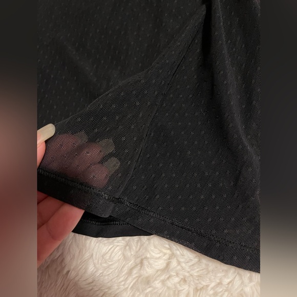 Lululemon Women’s Sz 4 Body Con Tank Top W/ Shelf Bra Black Activewear Mesh Back - Picture 4 of 10